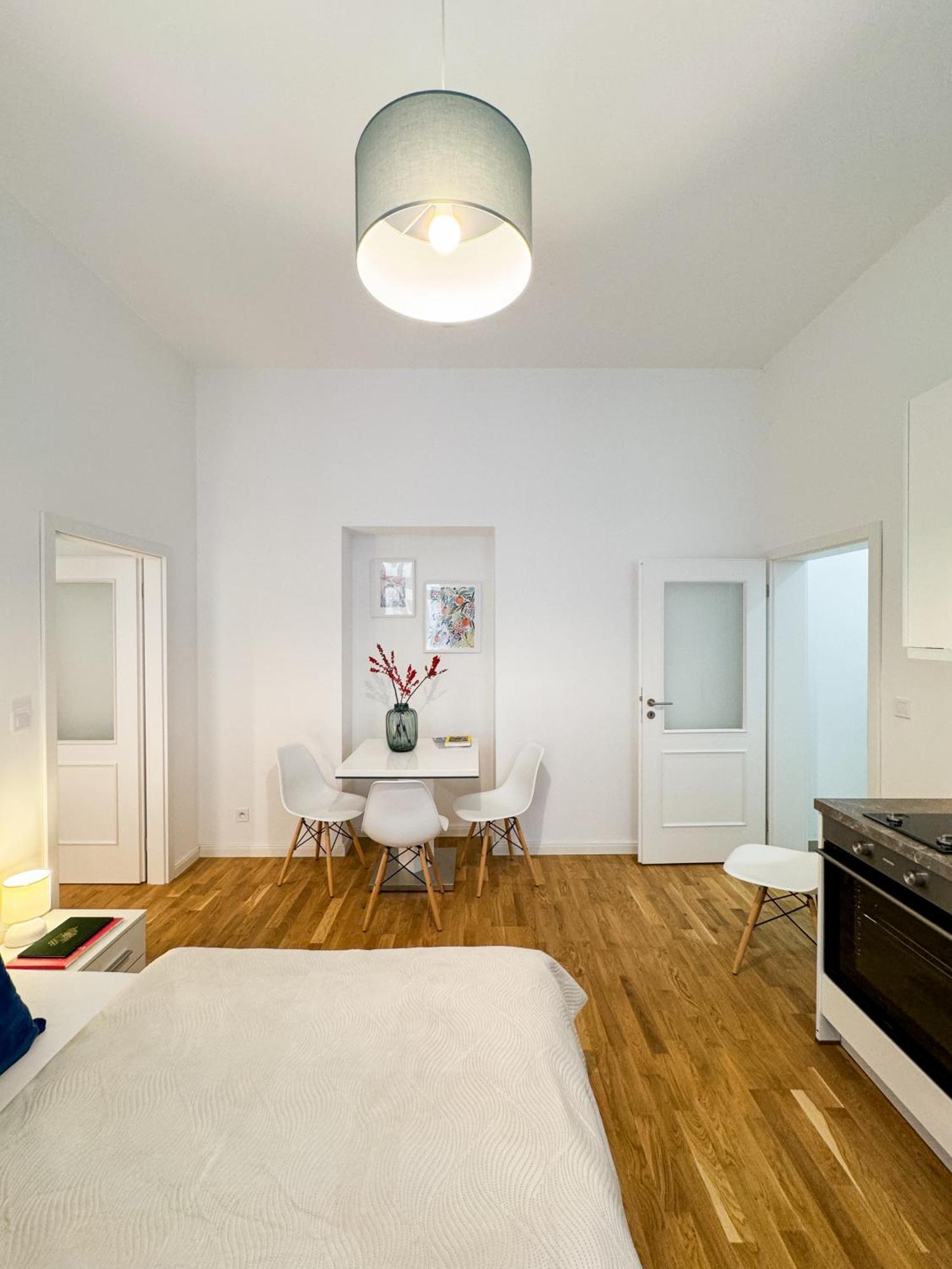 Turnkey I Wenceslas Square Apartments Prague Room photo